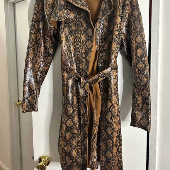 Blank NYC pleather snakeskin trench coat, size L brand new w tags - Picture 6 of 7